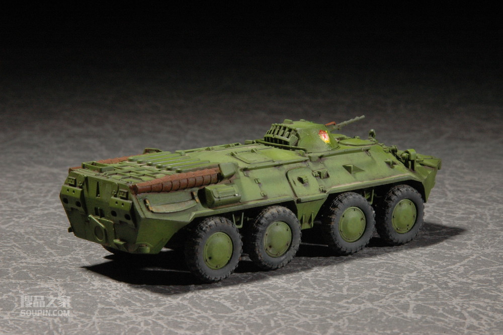 俄罗斯BTR-80装甲人员输送车 