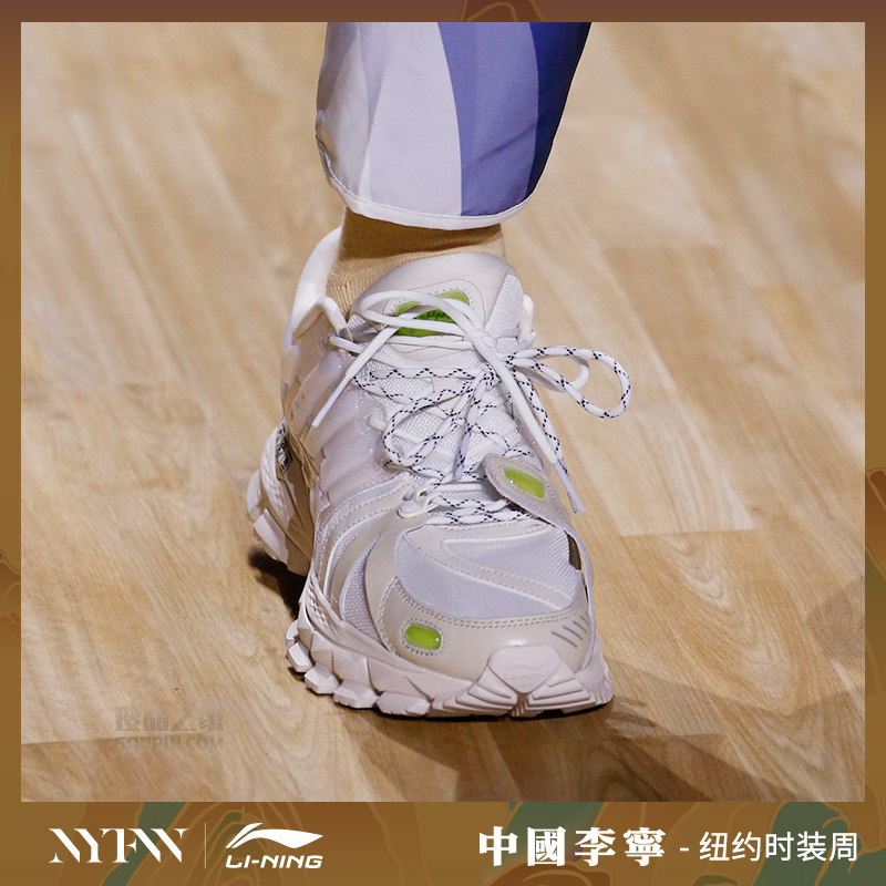 中国2019纽约时装周走秀款烈骏ACE1.5男子稳定跑鞋