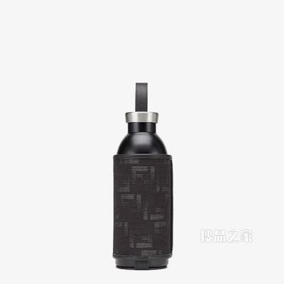水壶 带黑色尼龙套的水瓶
