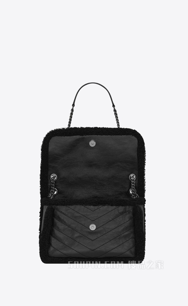 NIKI中号绗缝褶皱皮革和剪羊毛手袋