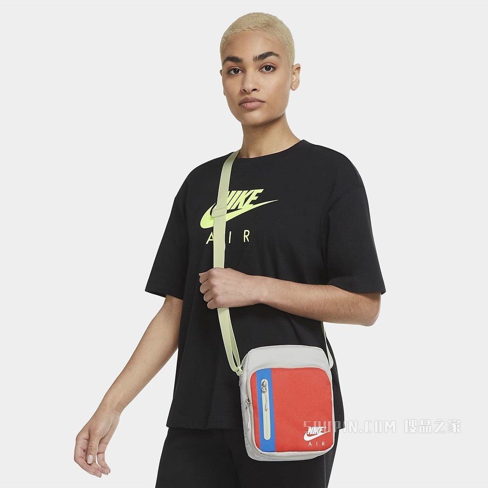 Nike Tech Crossbody 单肩包