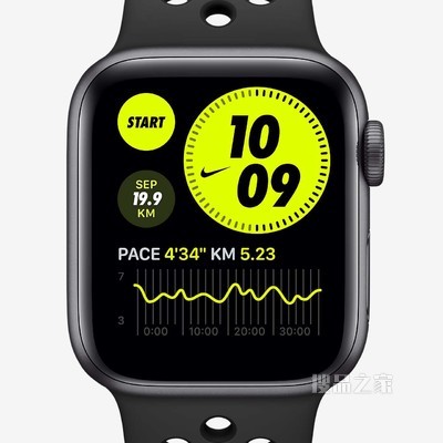 Apple Watch Nike SE（GPS + 蜂窝网络）搭配 Nike 运动表带 44 毫米深空灰色表壳
