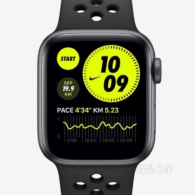 Apple Watch Nike SE (GPS) 搭配 Nike 运动表带 40 毫米深空灰色表壳