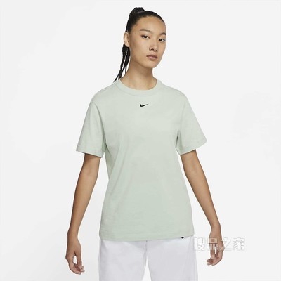 Nike Sportswear Essential Boyfriend 女子T恤