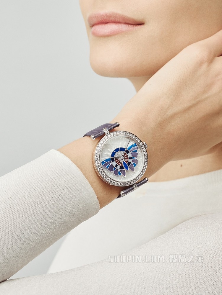 Extraordinary Dials非凡表盘™腕表系列，Lady Arpels Papillon Extraordinaire腕表