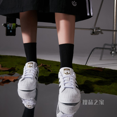 SUPERSTAR W 蛇纹特别款经典运动小白鞋