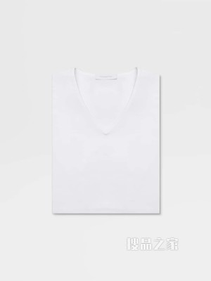 白色 V 领 T 恤