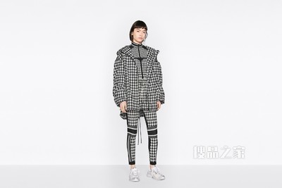 D-Way 长款防风夹克 黑色和白色塔夫绸科技提花面料超大千鸟格纹图案