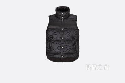 无袖夹克 黑色涂漆效果绗缝科技面料迷彩图案