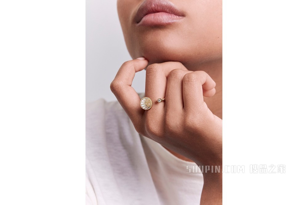 Rose Céleste 戒指 黄色 18K 金、钻石和珍珠母贝装饰