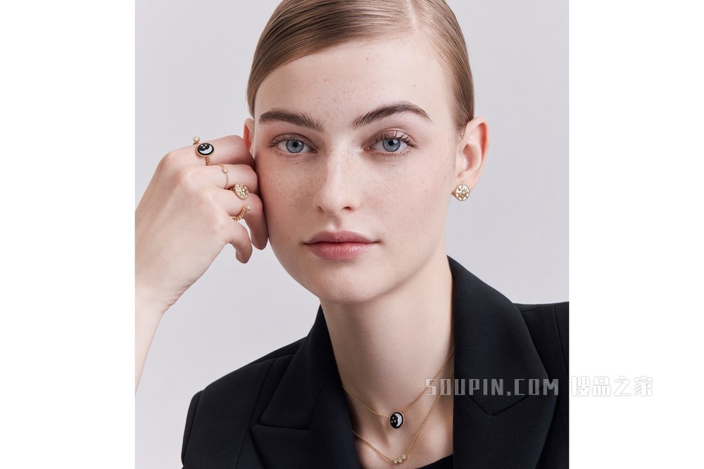 Rose Céleste 戒指 黄色和白色 18K 金、钻石、缟玛瑙和珍珠母贝装饰