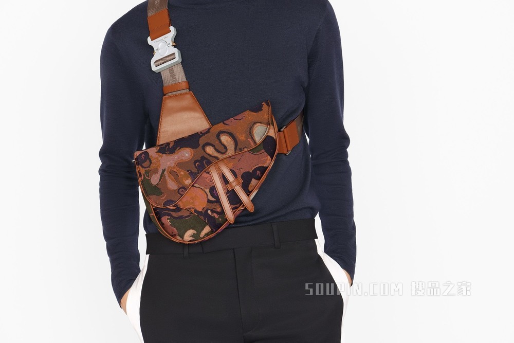 DIOR AND PETER DOIG 马鞍包 干邑色迷彩提花图案