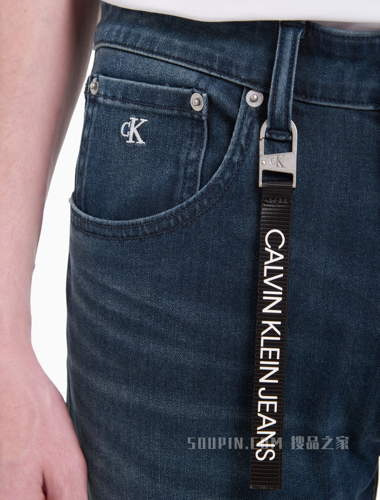 Calvin Klein 男装时髦楔形版刺绣水洗弹力牛仔裤J317834