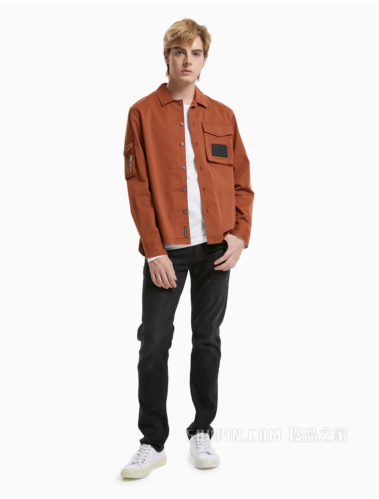 Calvin Klein 男士纽扣翻领口袋工装风长袖衬衫J318191