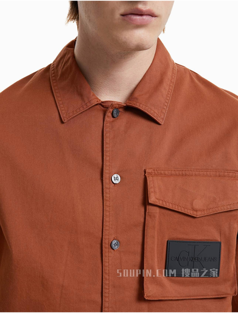 Calvin Klein 男士纽扣翻领口袋工装风长袖衬衫J318191