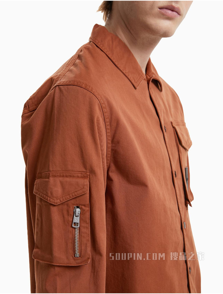 Calvin Klein 男士纽扣翻领口袋工装风长袖衬衫J318191