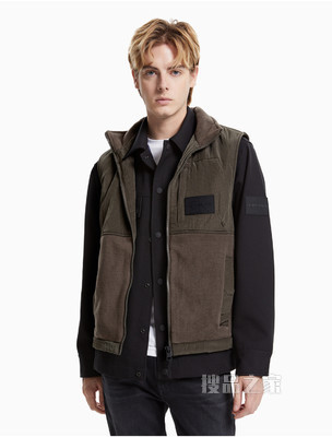 Calvin Klein 男士立领胶质LOGO贴章时尚马甲背心J319307