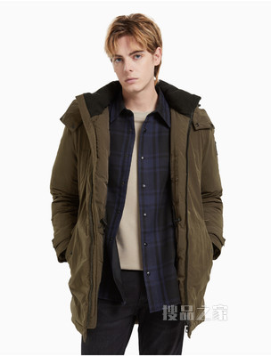 Calvin Klein 男士连帽抽绳立领交叠LOGO羽绒服J319614