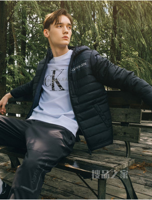 Calvin Klein 男装时尚连帽拉链前襟上下拼色绗缝外套4MF1O502