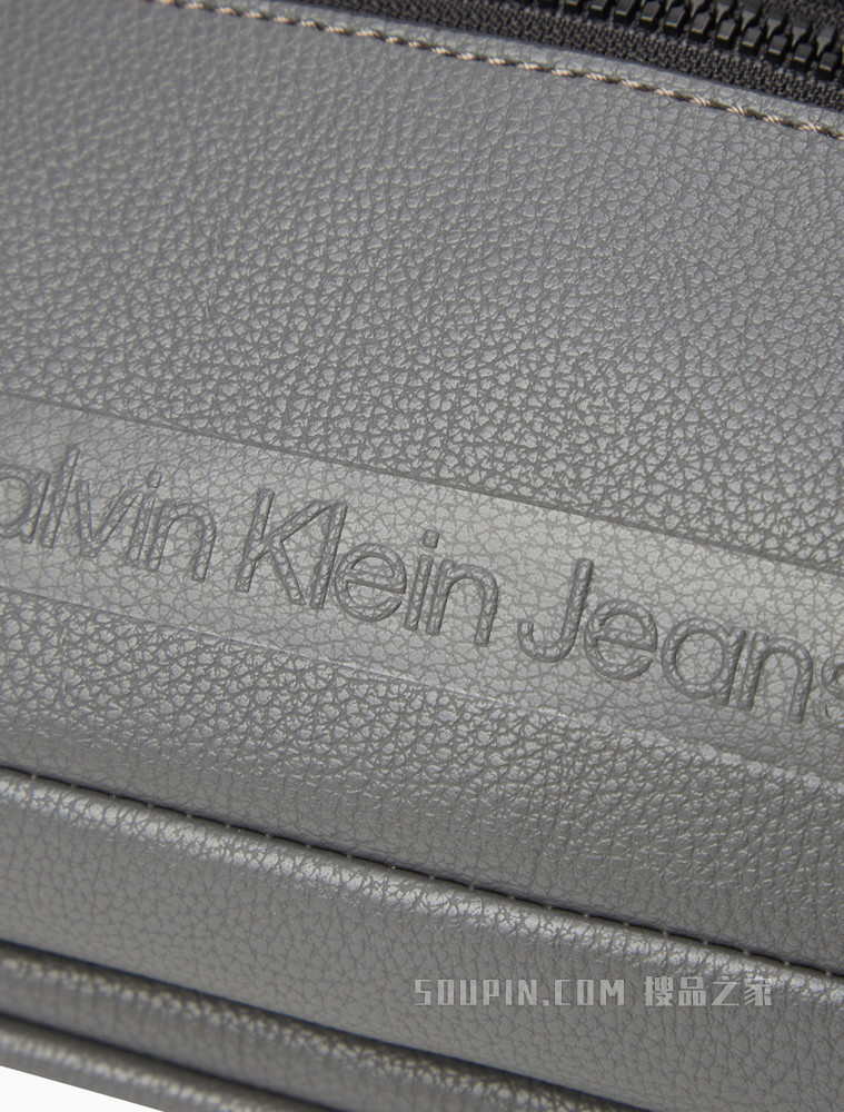 Calvin Klein 男士插扣可调节肩带LOGO压印腰包HH3034