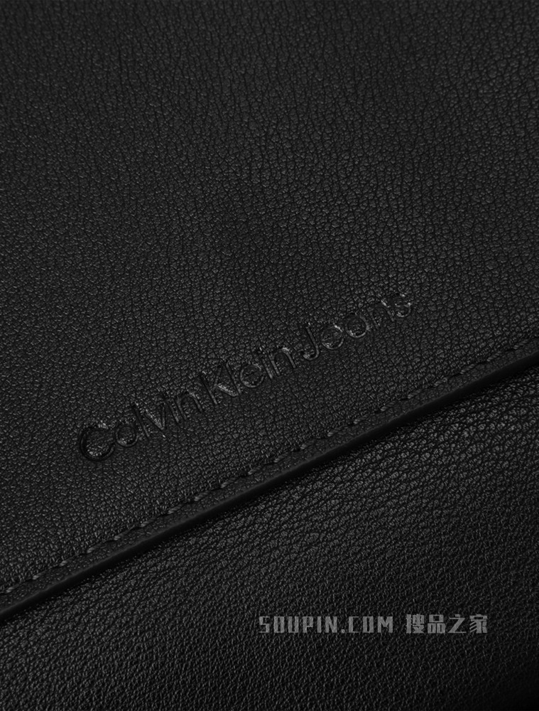 Calvin Klein 女士时尚翻盖式压印LOGO单肩斜挎包DH2936