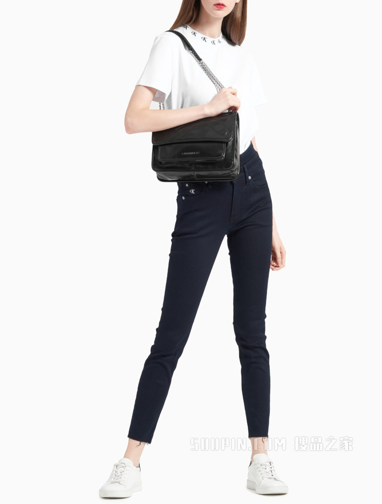 Calvin Klein 时尚翻盖链条亮面压印LOGO斜挎单肩包DH2374T2000