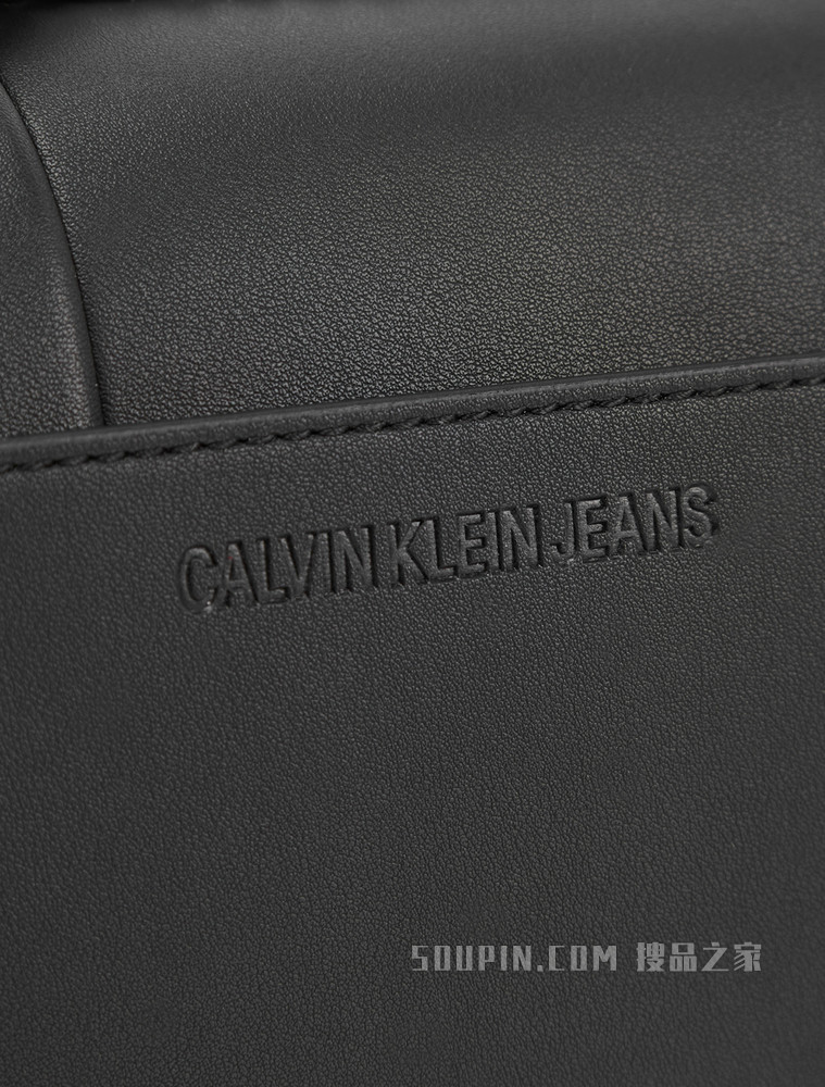 Calvin Klein 女包压纹LOGO翻盖链条肩带单肩包DH2732