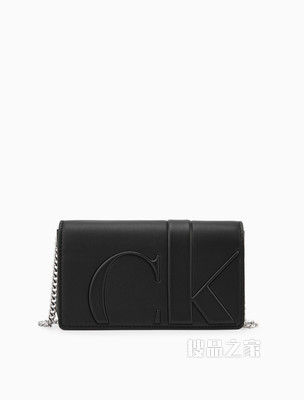 Calvin Klein 女包时尚Calvin Klein 立体压纹翻盖链条单肩包DP1380