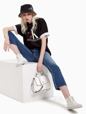 Calvin Klein女包金属LOGO织物宽肩带磁力按扣背提包DH2489