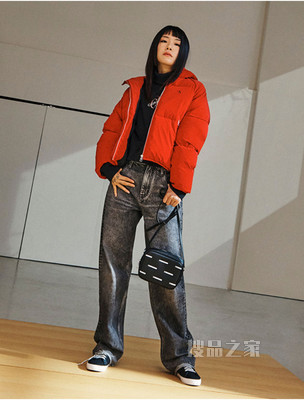 Calvin Klein 女包时尚LOGO铺陈印花长方形背提包DH2796