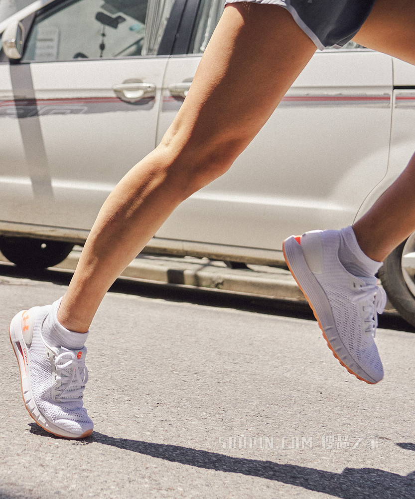 女士UA HOVR Sonic 2跑鞋