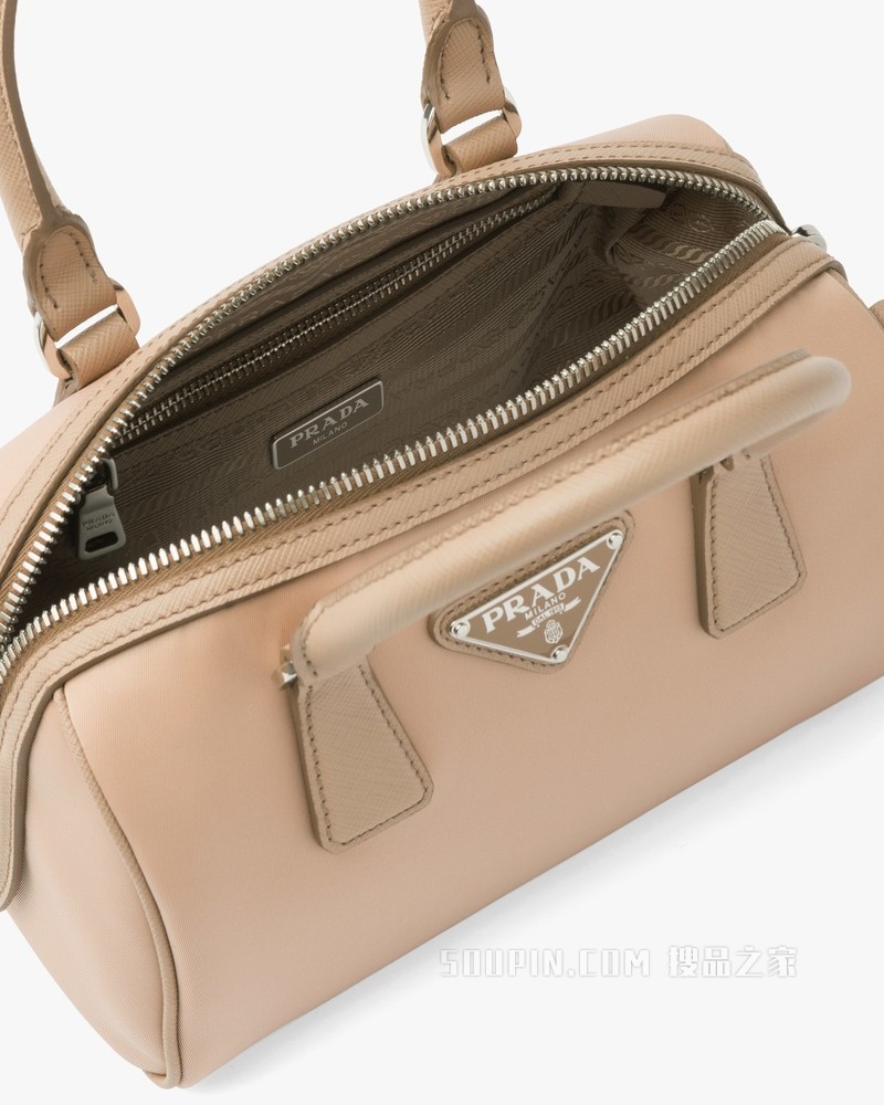 Prada Re-Edition 2005 手袋