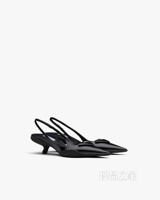 亮面皮革后饰带高跟鞋