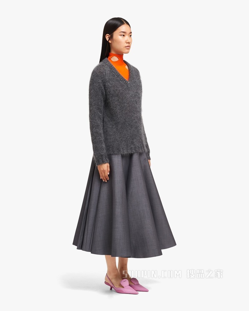 V字领马海毛毛衣