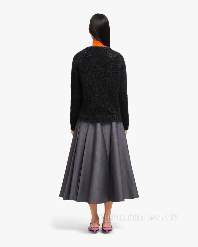 V字领马海毛毛衣