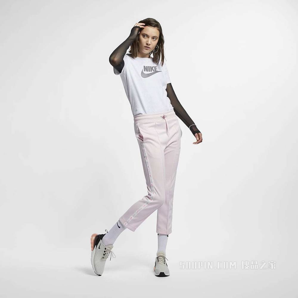 Nike Sportswear Essential 女子T恤