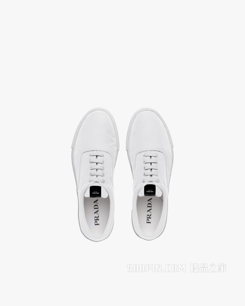 尼龙系带运动鞋