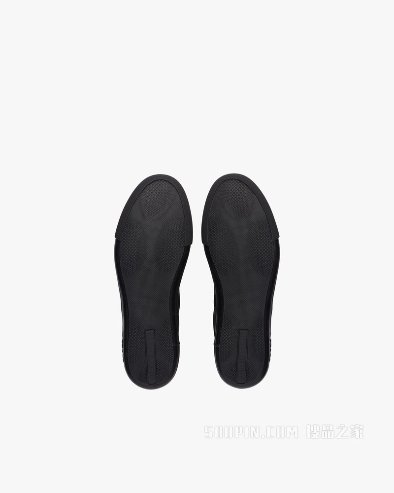 尼龙系带运动鞋