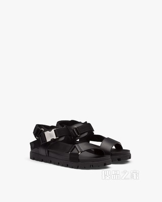 皮革和织带凉鞋
