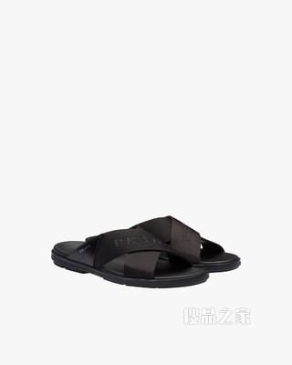 皮革和尼龙凉鞋