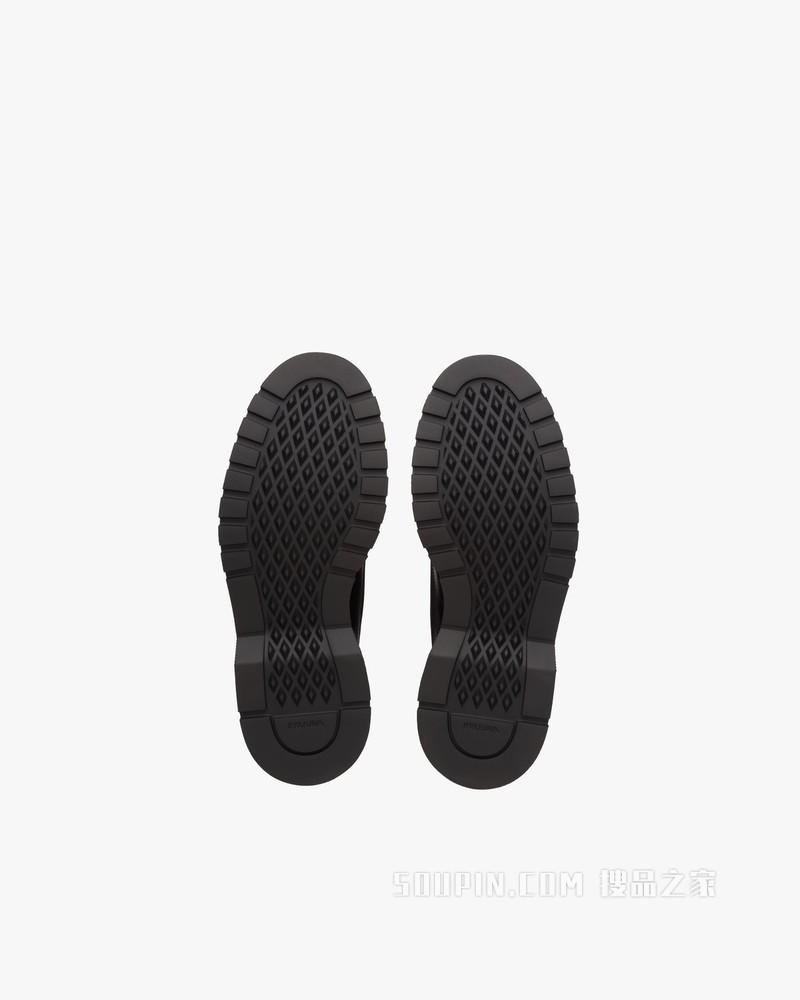 亮面皮革和织物短靴