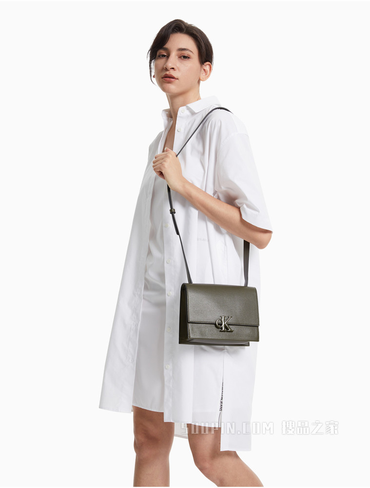 【圣诞礼物】Calvin Klein 女包LOGO金属扣翻盖可调节斜挎单肩包DH2764