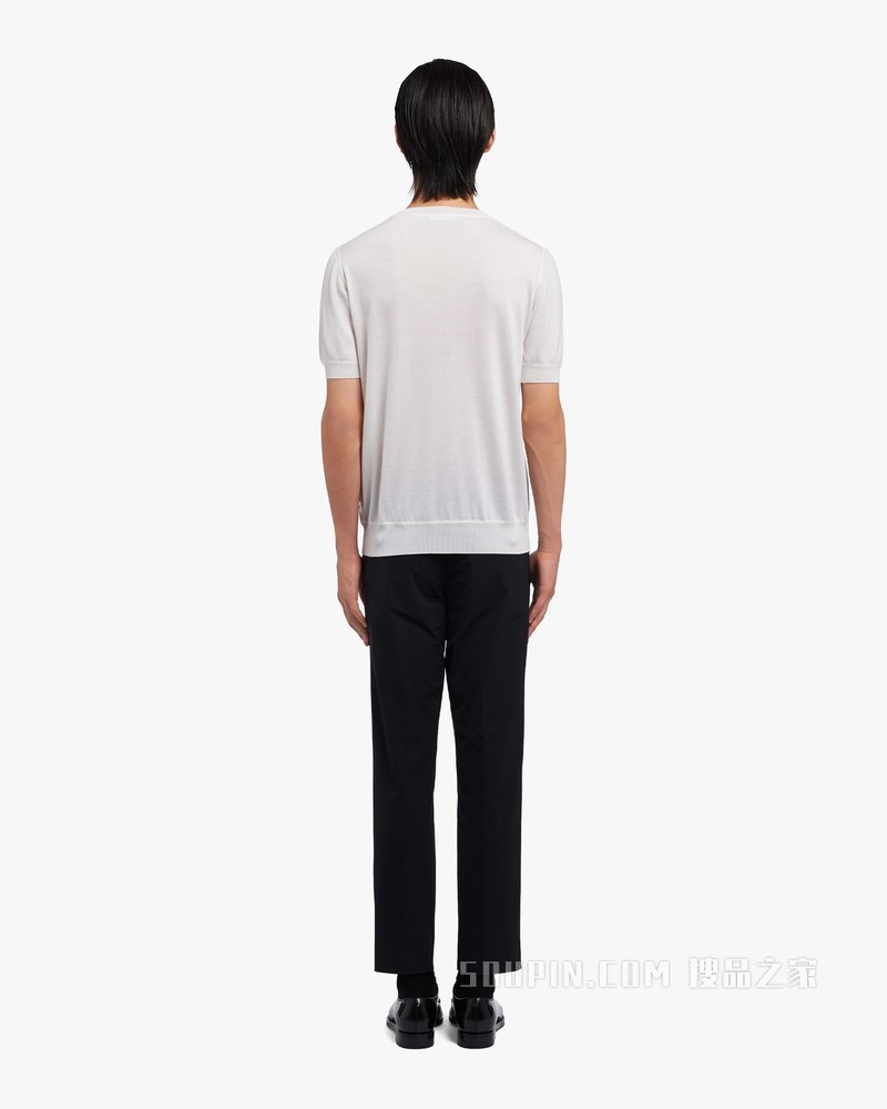 羊毛和羊绒圆领毛衣