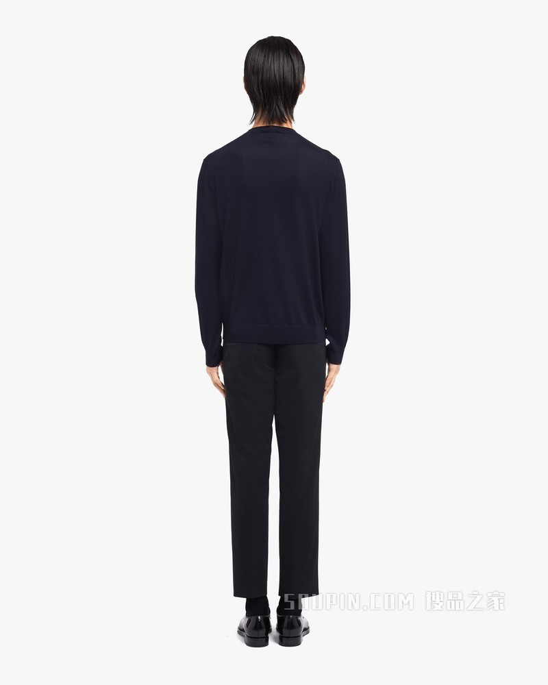 羊毛圆领毛衣