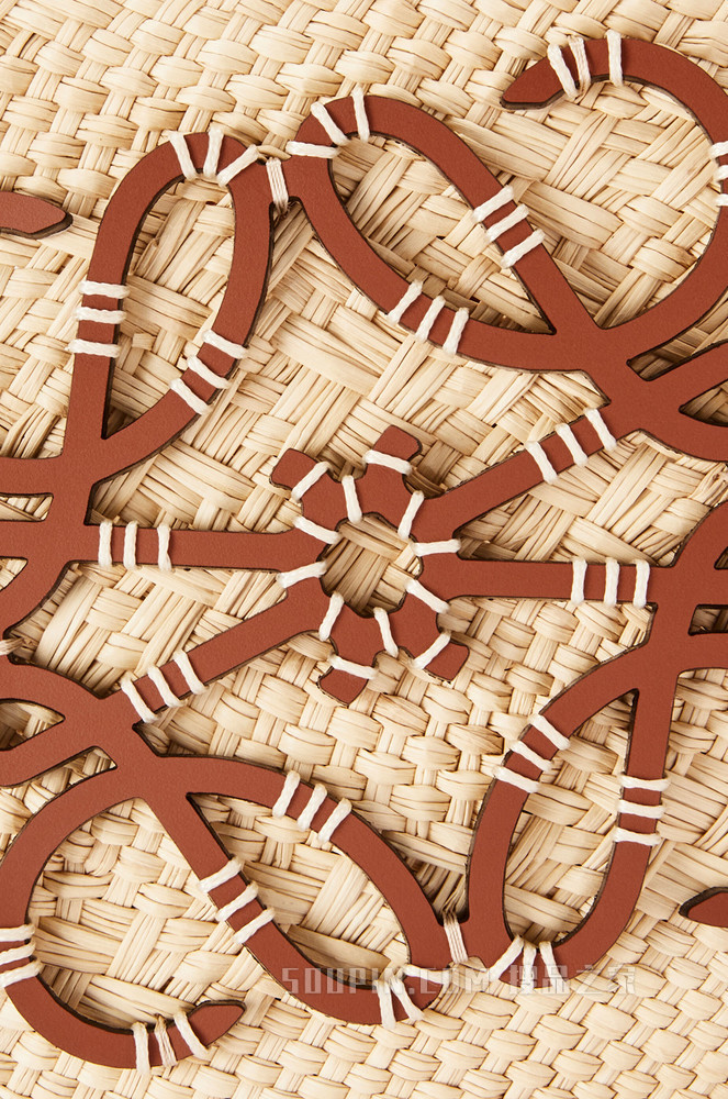 小号伊拉卡棕榈纤维和牛皮革 Anagram Basket 手袋