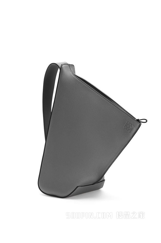 柔软粒面牛皮革 Anton Sling 手袋