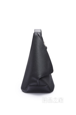 柔软粒面牛皮革 Anton Sling 手袋