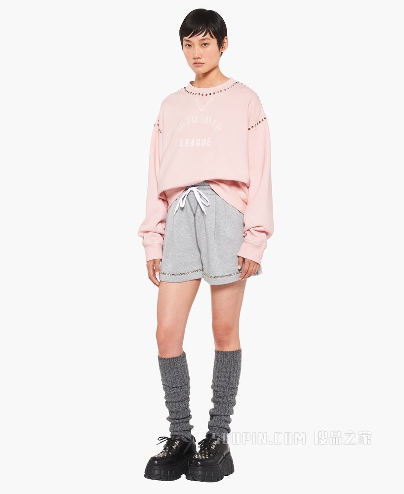 成衣染色铆钉装饰卫衣