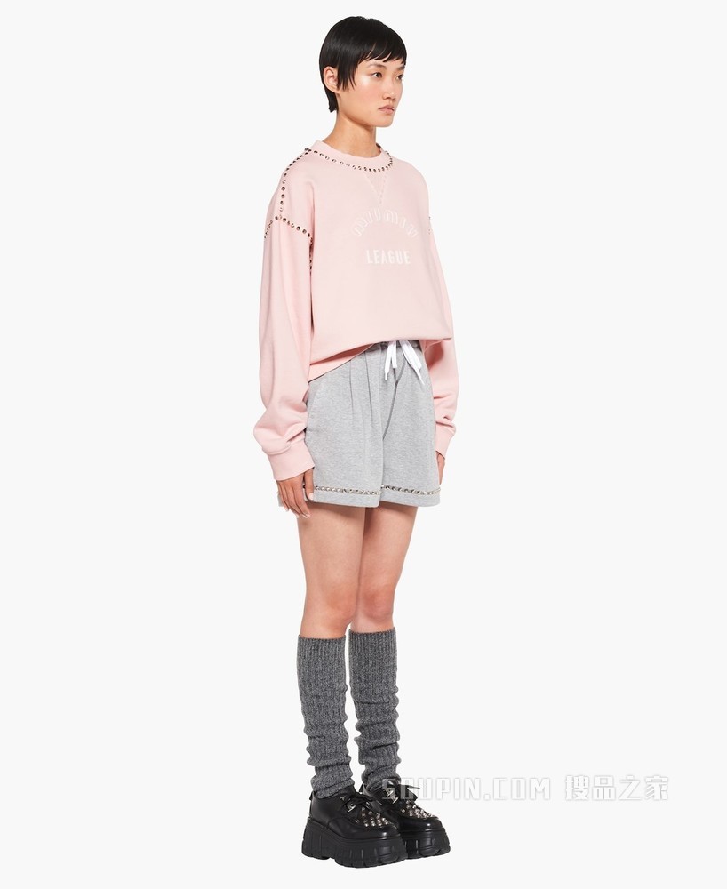 成衣染色铆钉装饰卫衣