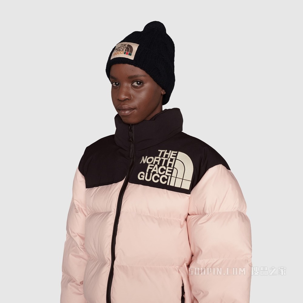 The North Face x Gucci联名系列羽绒夹克 浅粉色和黑色